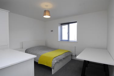 2 bed flat, Belgrave Lane, Mutley, Plymouth, PL47DA - Image 3